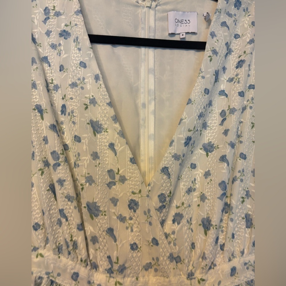 One 33 Social Floral Mini Dress Cut Out Long Sleeve White Blue Long Sleeve 8 - Picture 6 of 6
